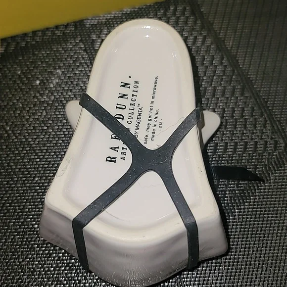 Rae Dunn Ghost Measuring Cups - Picture 2 of 4